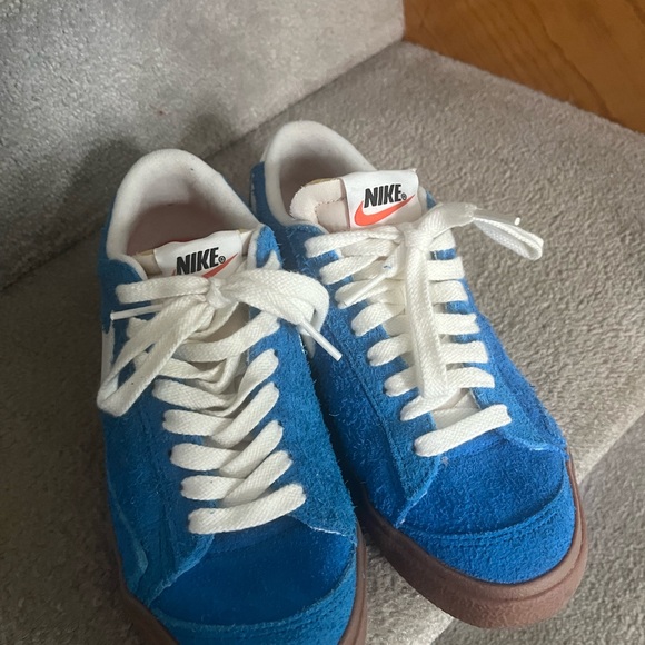 Nike Blue and White Women's Sneakers - Picture 7 of 10